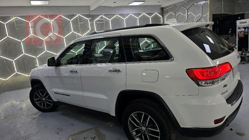 جيب جراند شيروكي